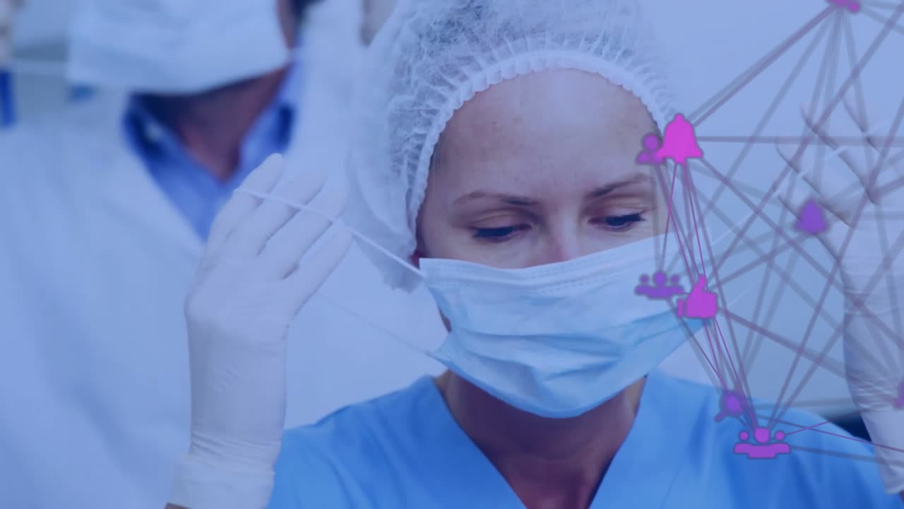 Infermiera che inizia la preparazione chirurgica fissando maschera e retina per capelli con una sovrapposizione di rete trasparente pulsante.