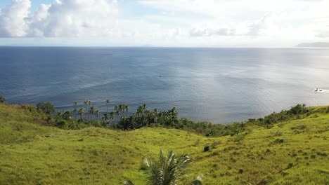 Drohnenclip-Eines-Schönen-Sonnigen-Tages-Auf-Einer-Kleinen-Tropischen-Insel