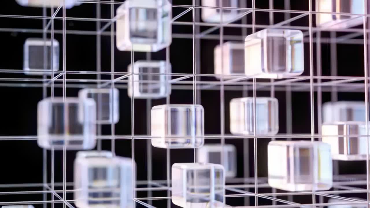 La telecamera si allontana, un reticolo cubico rivela la profondità del wireframe e cubi di vetro, sfocando in bokeh.