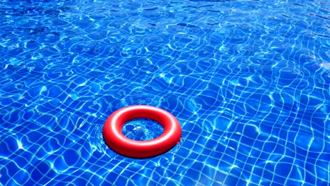 kleurrijke afbeelding van het wateroppervlak in een zwembad