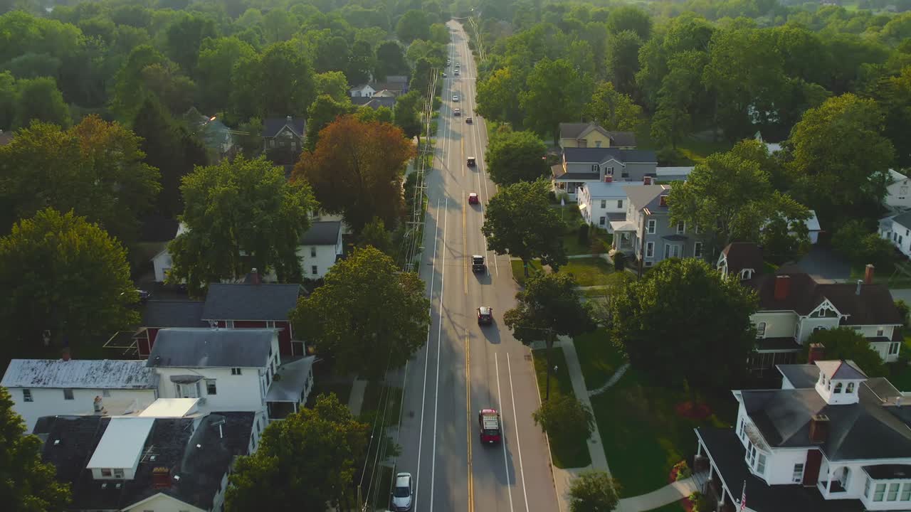 뉴욕 팔미라 시내의 자동차를 추적하는 드론 총격