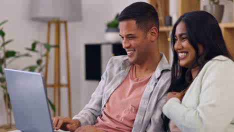 Happy-couple-on-sofa-with-laptop