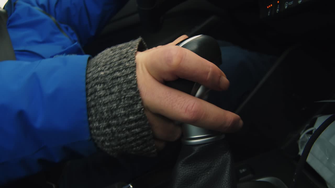 운전자가 수동으로 기어 변속 변경