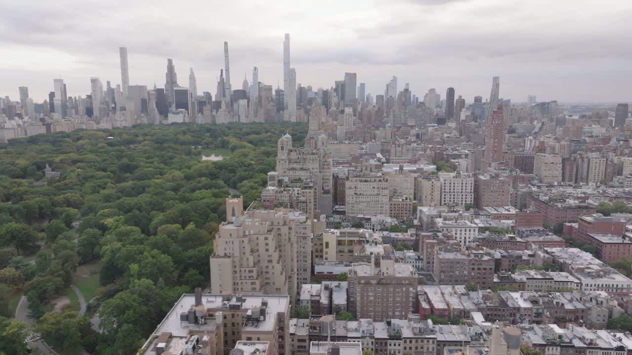 Establishing shot of New York City's Central Park. Shot on an Autumn afternoon