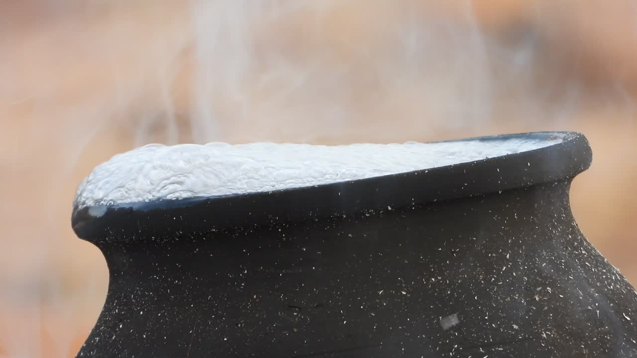 냄비에 끓는 물 - 불 - 거품