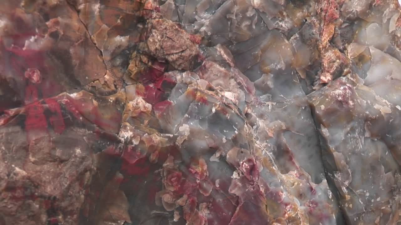 una piedra que se parece al mármol