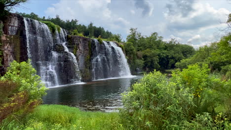 Südafrikas-Malerischste-Wasserfälle,-Waldfälle,-Sabie-Nelsprit,-Mombela,-Johannesburg,-Krüger-Nationalpark,-Graskop,-Lissabon,-Filmisches-Frühlingsgrün,-üppig,-Friedlich,-Ruhig,-Stilles-Wasser,-Zeitlupe,-Linker-Schwenk