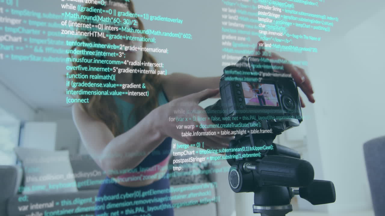 animación de procesamiento de datos sobre mujer caucásica haciendo video y haciendo ejercicio