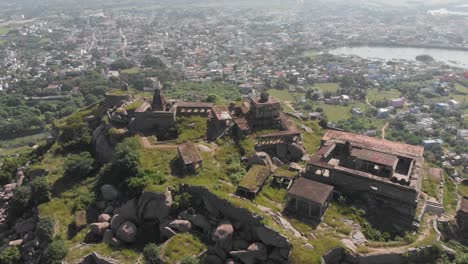 Krishnagiri-Fort-towering-over-surrounding-landscape-on-beautiful-sunny-day,-India