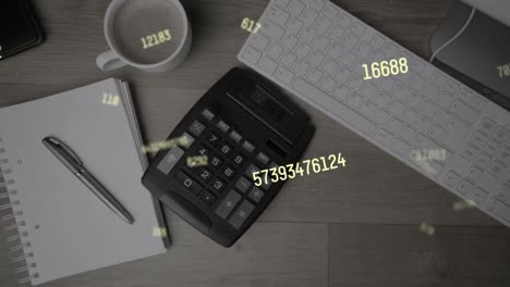 animación de números cambiando sobre el escritorio con calculadora y teclado de computadora