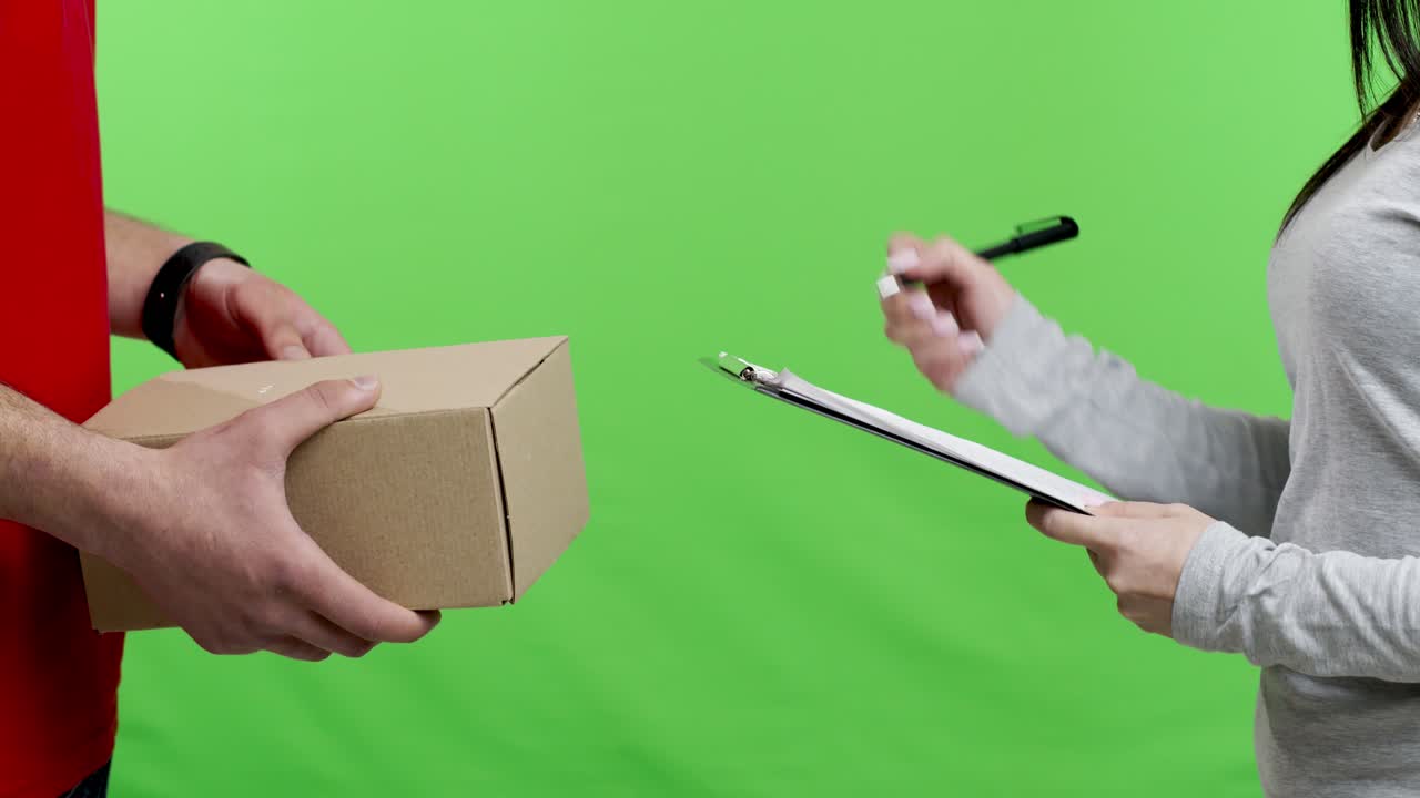 lieferung des pakets und unterschrift