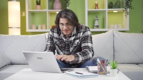 Young-man-getting-angry-at-laptop-with-dead-battery.-Defective-laptop.