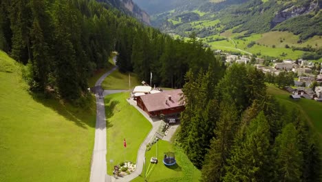 瑞士阿爾卑斯山 (swiss alps) 的一個小屋