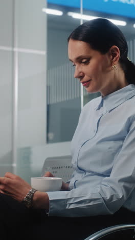 businesswoman waiting and drinking coffee