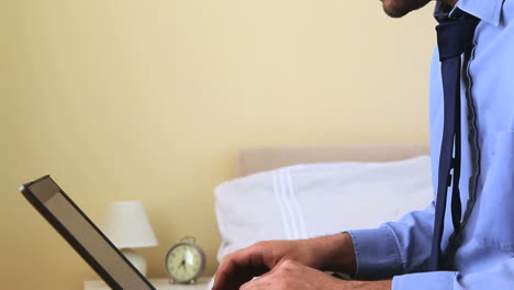 Businessman-typing-on-his-laptop-in-bed