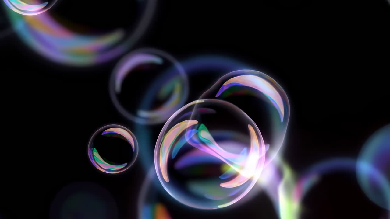 Svævende sæbebobler mod sort baggrund, bløde iriserende højdepunkter og skrøbelige gennemsigtige membraner.