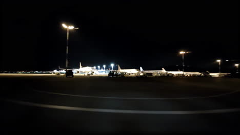 night at the airport: airplanes and ground crew
