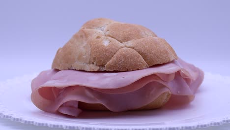 panino alla mortadella italiano tradicional