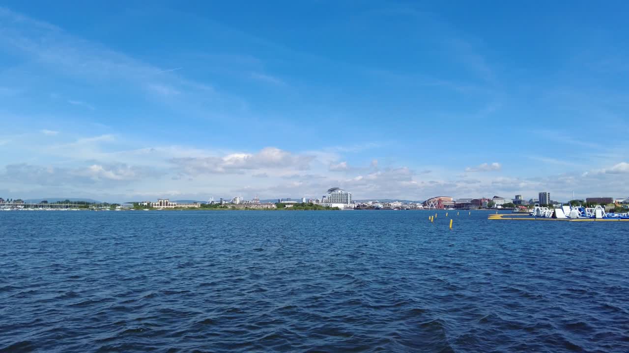 호수 에서 도시 풍경