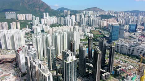 Hong-Kong-Downtown-Kowloon-Stadtgebiet,-Von-Oben-Nach-Unten-Luftaufnahme-Mit-Verkehr-Und-Wolkenkratzern-Der-Stadt