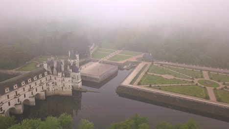 Asombrosas-Imágenes-Aéreas-Sobre-Un-Castillo-Francés