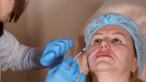 procedimiento de inyección facial