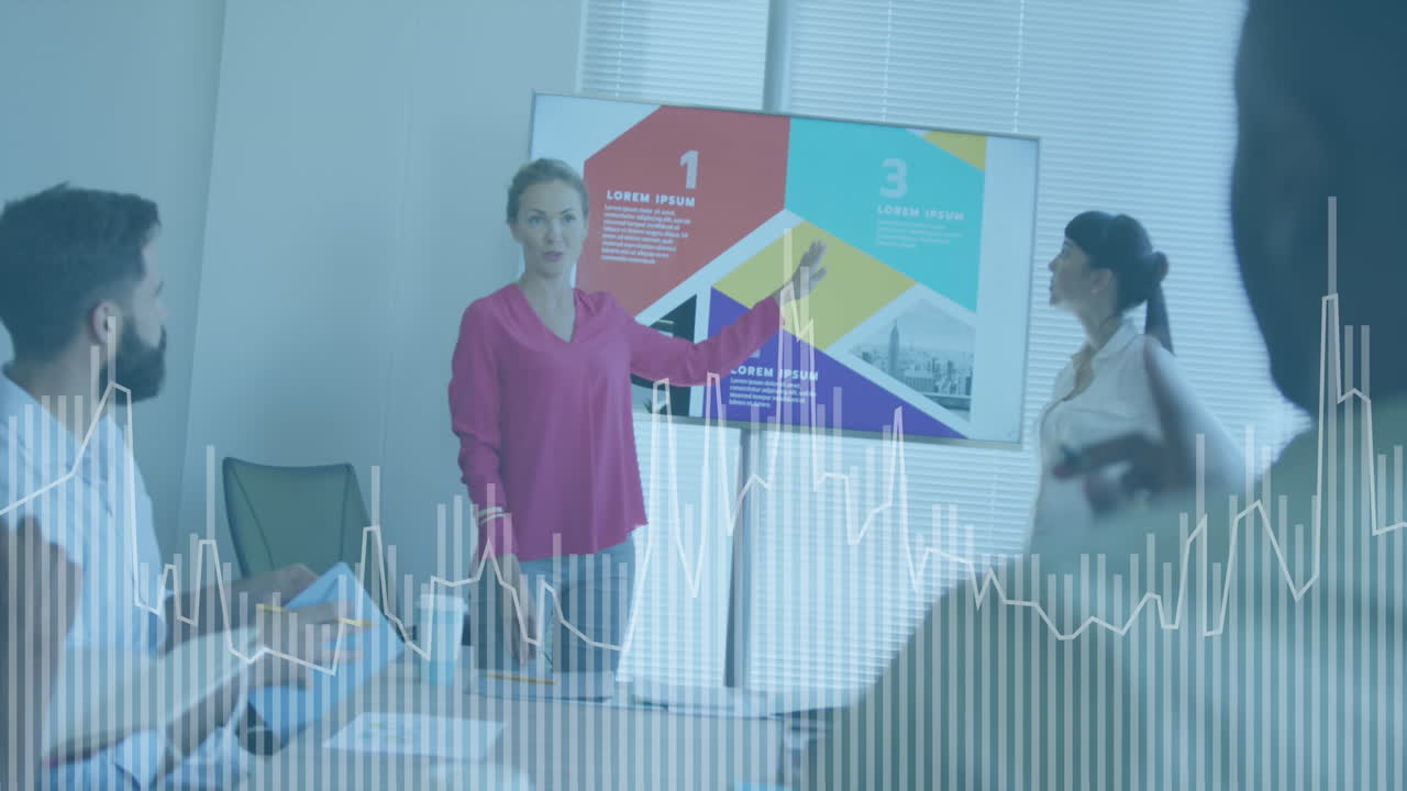 animación del procesamiento de datos financieros sobre diversas personas de negocios en la oficina