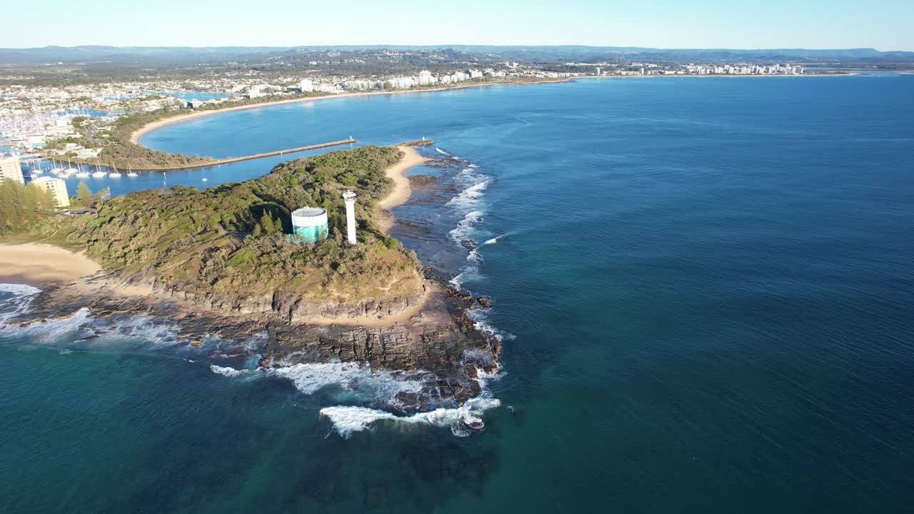 오스트레일리아  ⁇ 즈랜드 의 포인트 카트라이트 해변, 헤드랜드 및 등대 의 공중 사진