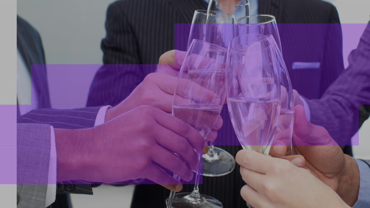 animación de líneas azules sobre diversas personas de negocios bebiendo vino