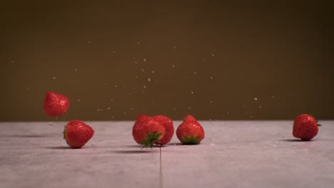 Erdbeere-Rollt-In-Superzeitlupe