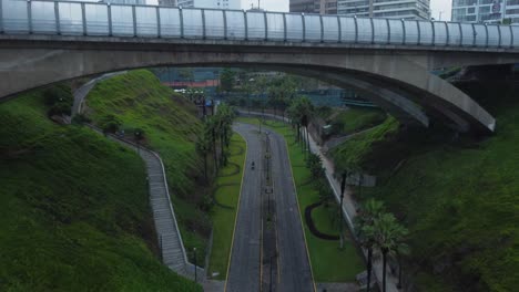 street called "bajada balta" that goes under a bridge