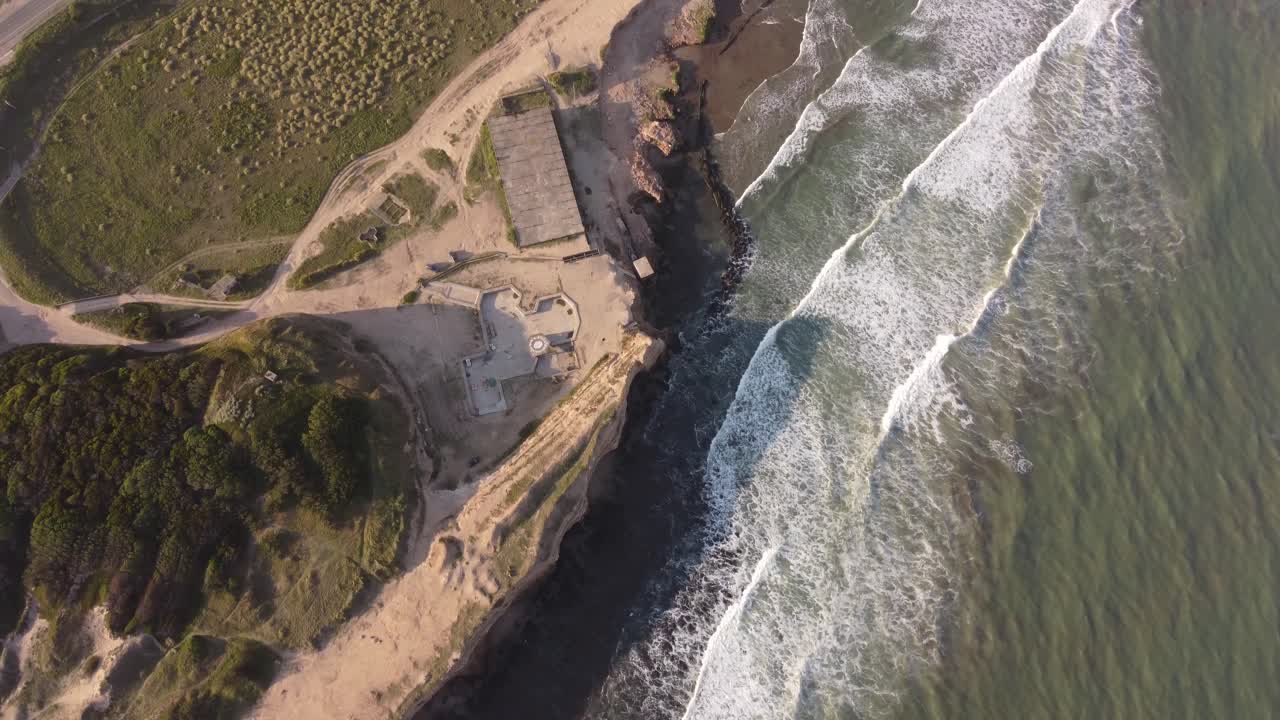 edificio frente al mar incompleto en chapadmalal buenos aires en argentina