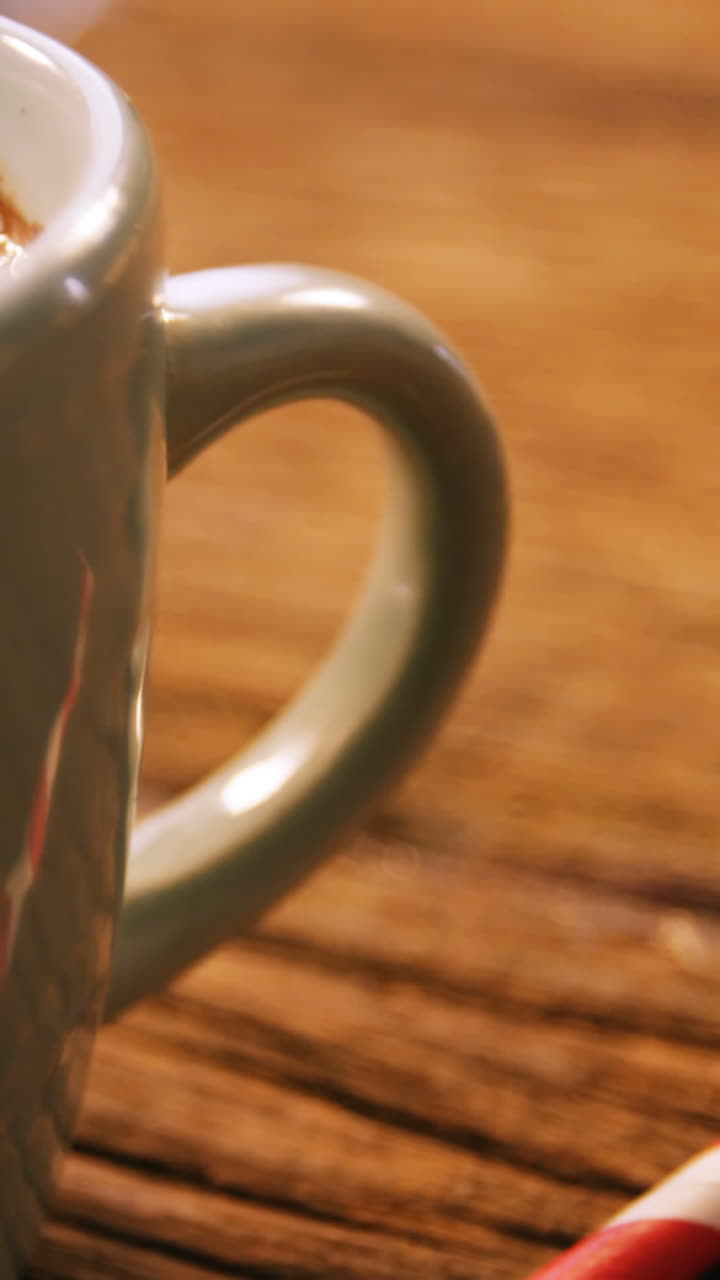 una taza de café con malvavisco