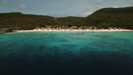 Drohnenschuss-In-Großer-Höhe-Am-Karibischen-Strand-Von-Kenepa-In-Curacao