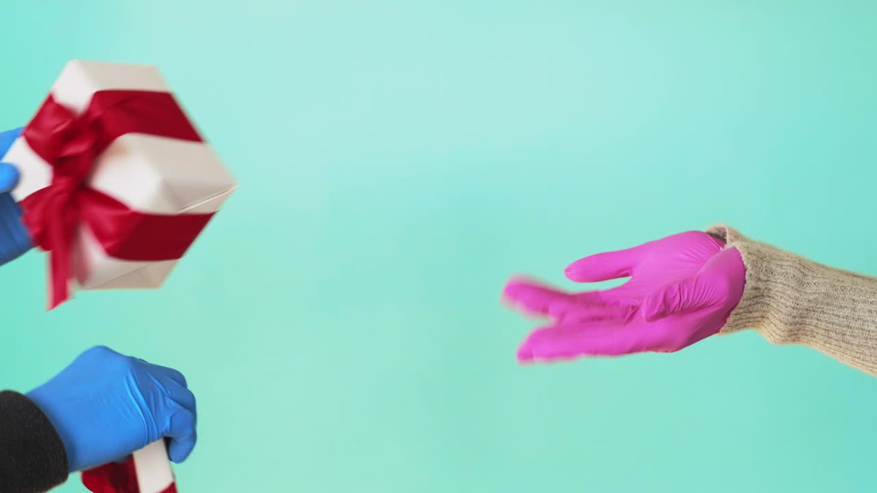 covid-19 christmas gift pandemic new year 2021