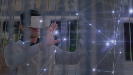 Animation-Eines-Netzwerks-Von-Verbindungen-über-Einem-Geschäftsmann,-Der-VR-Headsets-Trägt