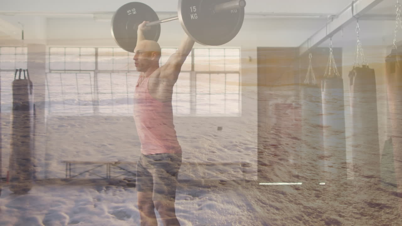 해양 풍경의 애니메이션 오버 피트 백인 남성 체육관에서 훈련