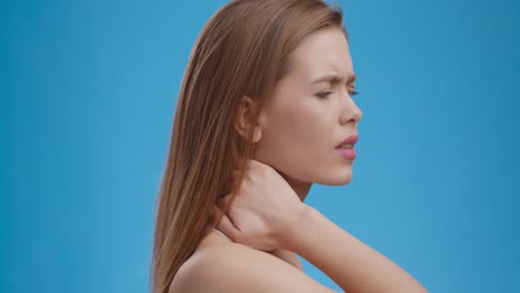 woman experiencing neck pain