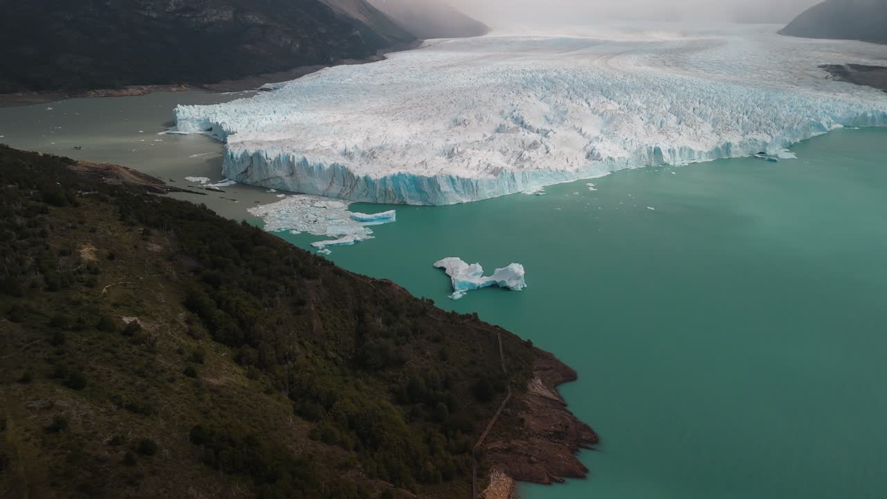 Riprese con drone a Perito Moreno, il ghiacciaio più iconico del mondo.