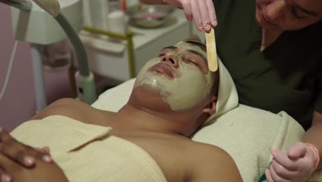 Spa-Latino-Mexicano-Centro-De-Bienestar-Humectante-Limpieza-Profunda-Terapia-Con-Arcilla-Masaje-Para-Hombre-Disfrute-Y-Relájese