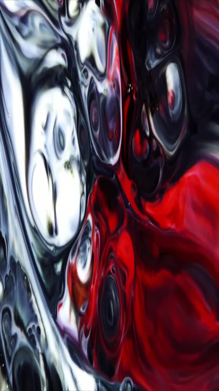 Arte fluida astratta con colori rosso, nero e bianco che si mescolano
