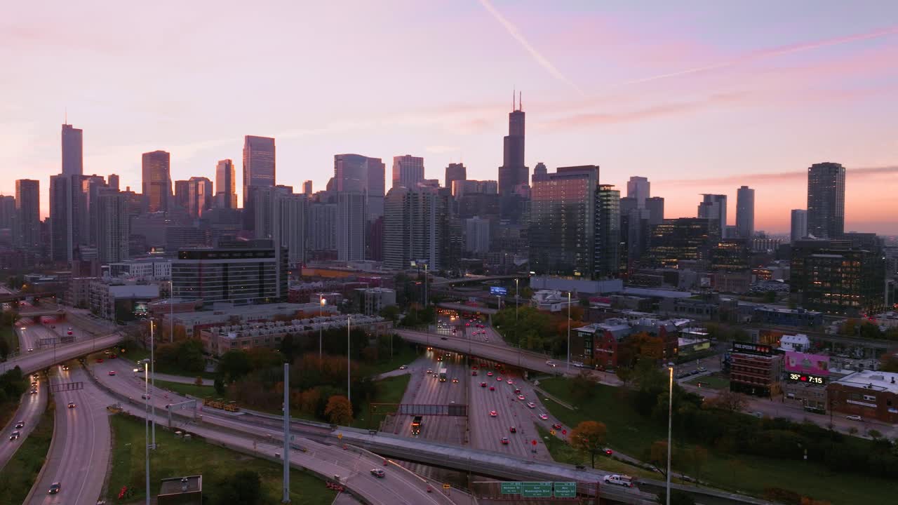 Traffico di Chicago in autostrada, vista aerea