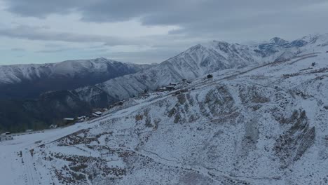 Aerial-descending-shot-of-houses-at-the-bottom-of-the-Farellones-ski-resort