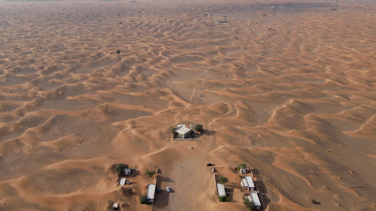 Veduta aerea del villaggio abbandonato di Madam, conosciuto anche come città fantasma, città nel deserto di Madam a Sharjah, Emirati Arabi Uniti