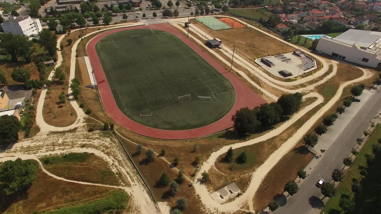 estadio de fútbol construido en un pequeño pueblo