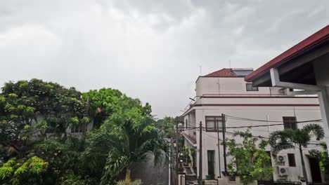 Un-Timelapse-Captura-La-Lluvia-Entrando-En-Una-Casa-De-Colombo