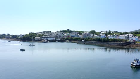 Roundstone-village,-Connemara,-County-Galway,-Ireland,-July-2021