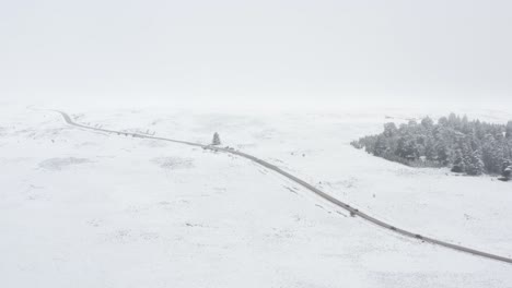 Ifrane-Es-Una-Ciudad-Y-Comuna-Urbana-De-Marruecos-Situada-En-El-Medio-Atlas,-A-1.650-Metros-De-Altitud.