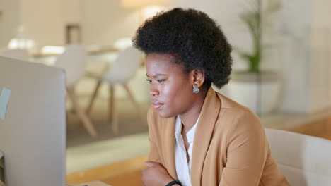 Frustrated-and-confused-business-woman-reading