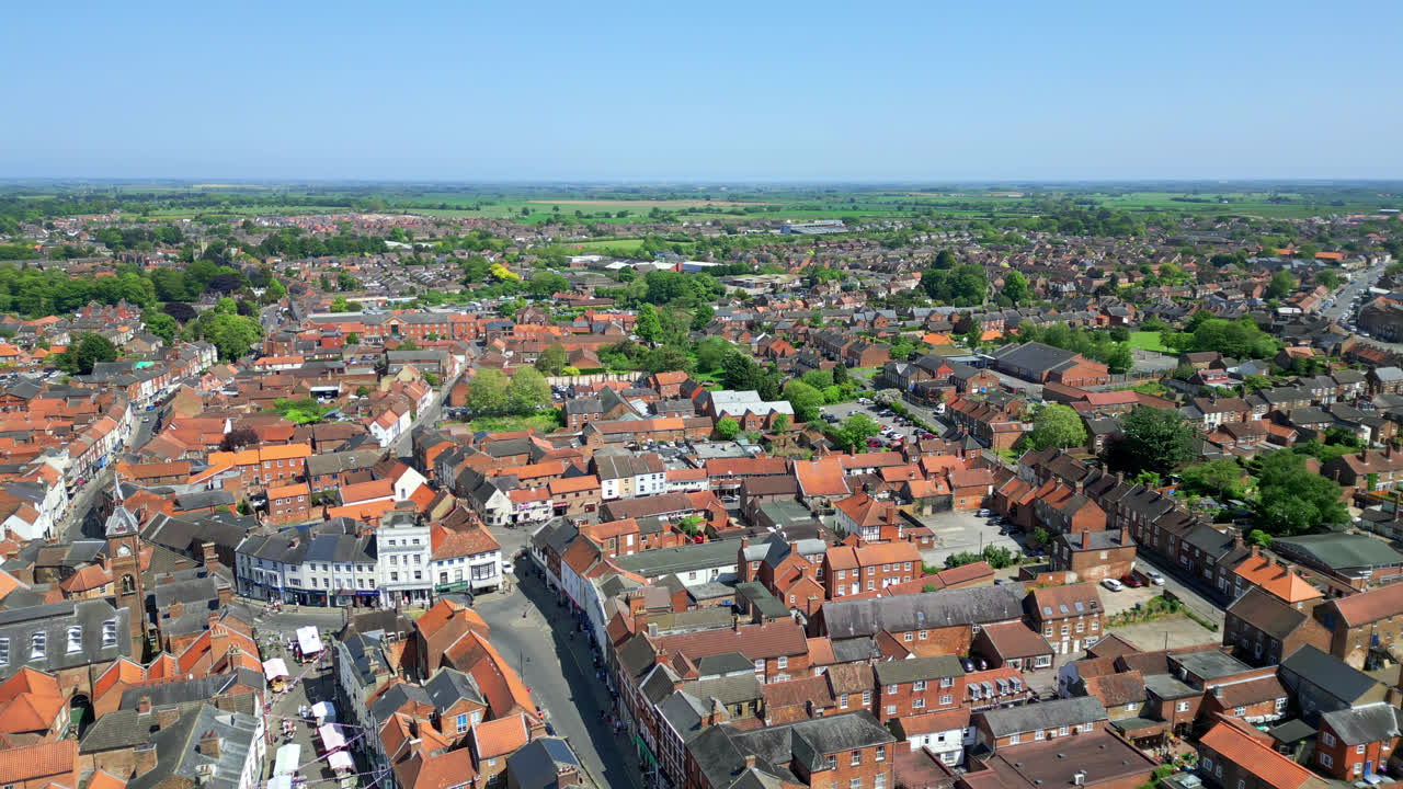 las imágenes aéreas revelan el encanto de louth, una ciudad medieval en lincolnshire.